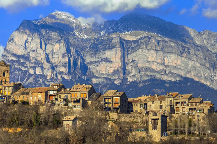 Vista panorámica pueblo de Ainsa